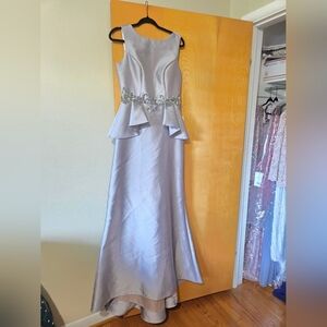 Elegant Silver Evening Gown Park108